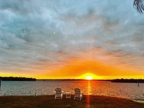 Sunrise Waterfront Cottage 