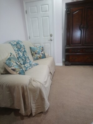 Smart TV, DVD player - CLEAN, COMFORTABLE, FULLY PRIVATE UNIT IN GATED COMMUNITY  (Ocala)