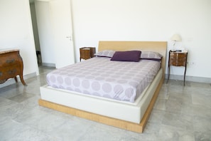 3 habitaciones, escritorio y cortinas blackout 