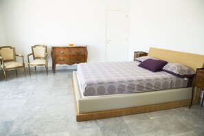Luxury Villa, 3 Bedrooms | 3 bedrooms, desk, blackout drapes, iron/ironing board - Villa Malaga (Carthage)