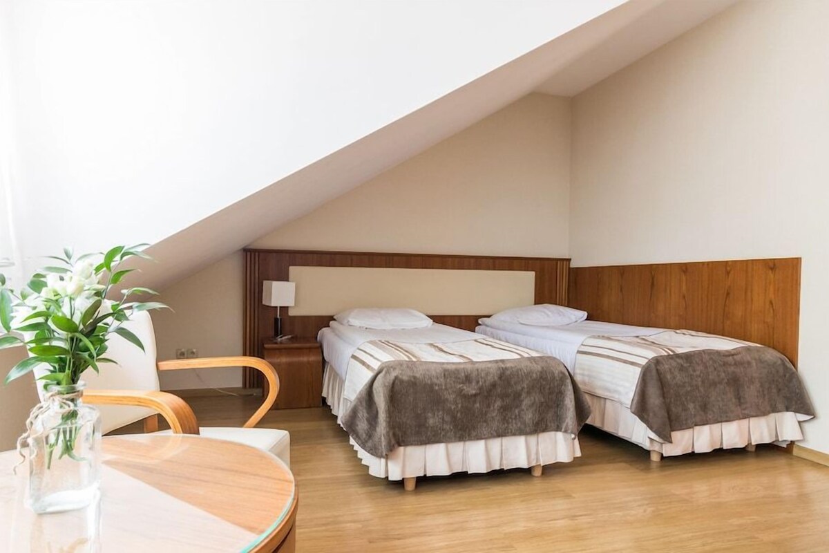 Bureau, Wi-Fi gratuit, draps fournis