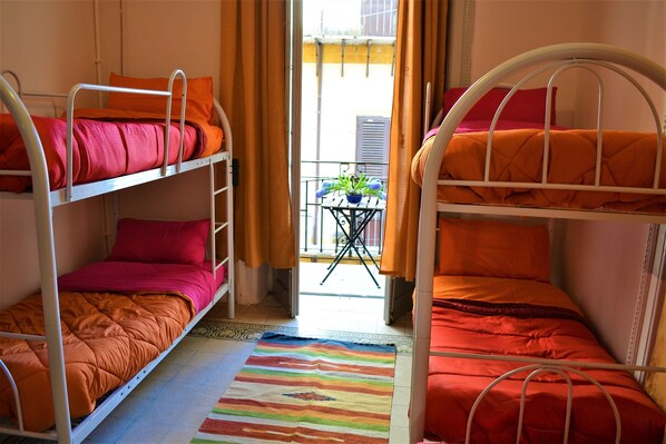 Quadruple Room, Women only, Shared Bathroom | Individually decorated, individually furnished - Hostel Via Zara (Palermo)