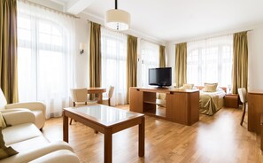 Deluxe-Doppelzimmer | Minibar, Schreibtisch, laptopgeeigneter Arbeitsplatz