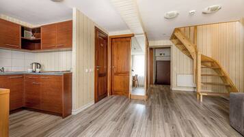 Duplex Cottage, 3 Bedrooms | 1 bedroom, minibar, soundproofing, free WiFi