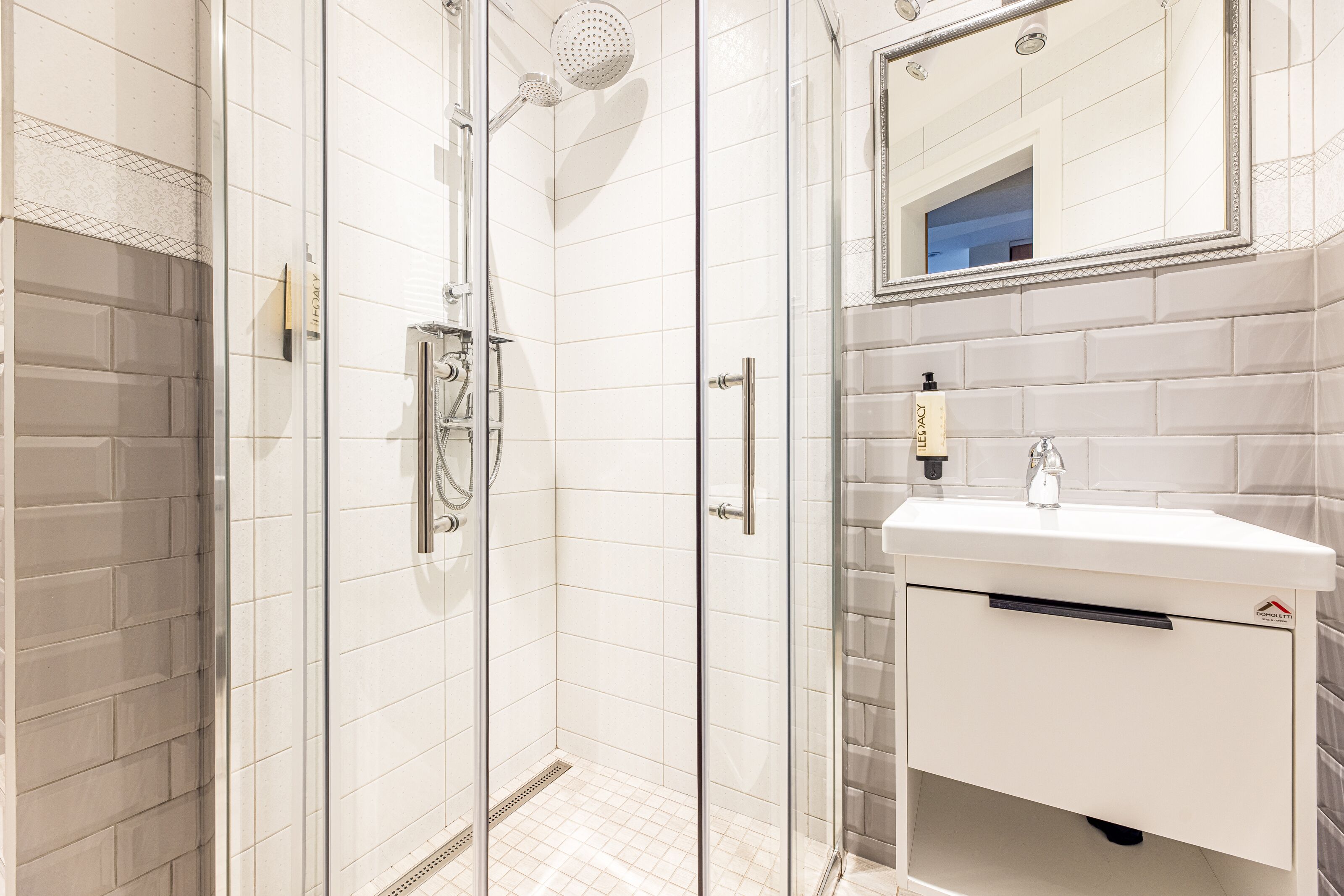 Double Room | Bathroom | Shower, towels
