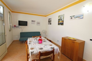 Villa, 2 Bedrooms, Non Smoking | Living area