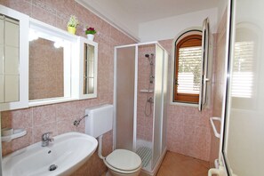 Villa, 2 Bedrooms, Non Smoking | Bathroom | Shower, rainfall showerhead, free toiletries, hair dryer - Villetta 54 (Salve)
