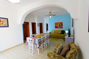 Villa - 1 sovrum - icke-rökare | Vardagsrum | Platt-tv