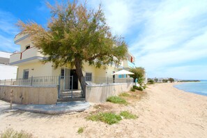 A coastal building with a sandy beach in the background. - Beach House in Puglia (Salve)