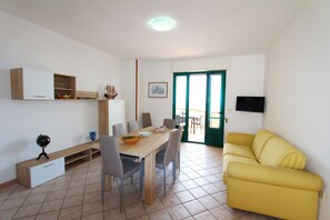 Apartment, 2 Schlafzimmer, Nichtraucher | Wohnbereich | Flachbildfernseher