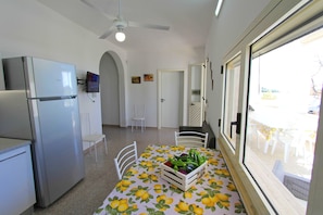 Apartment, 3 Bedrooms, Non Smoking | In-room dining - Vesuvio Residence 1314 (Salve)