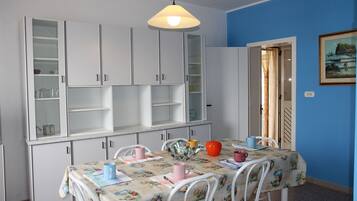 Appartamento, 2 camere da letto, non fumatori | Pasti in camera