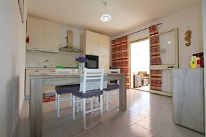 Apartment, 2 Schlafzimmer, Nichtraucher | Essbereich im Zimmer