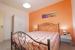 Departamento, 2 habitaciones, para no fumadores | Tabla de planchar con plancha