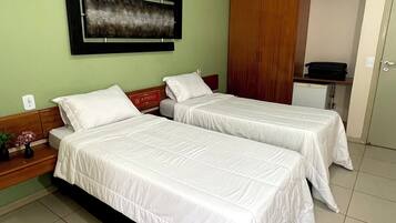 Triple Room, 3 Single Beds | Laptop workspace, free WiFi, bed sheets