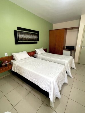 Triple Room, 3 Twin Beds | Laptop workspace, free WiFi, bed sheets