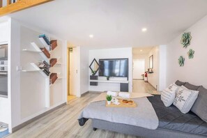 3 habitaciones, tabla de planchar con plancha, cuna de viaje y wifi 