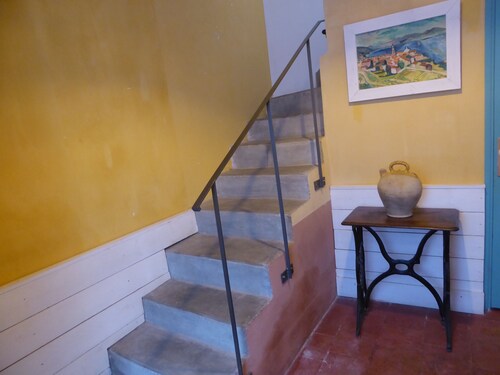 Very nice studio in the heart of a wine village near the Mediterranean.