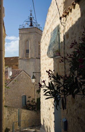 Exterior - Very nice studio in the heart of a wine village near the Mediterranean. (ROQUEFORT DES CORBIERES)