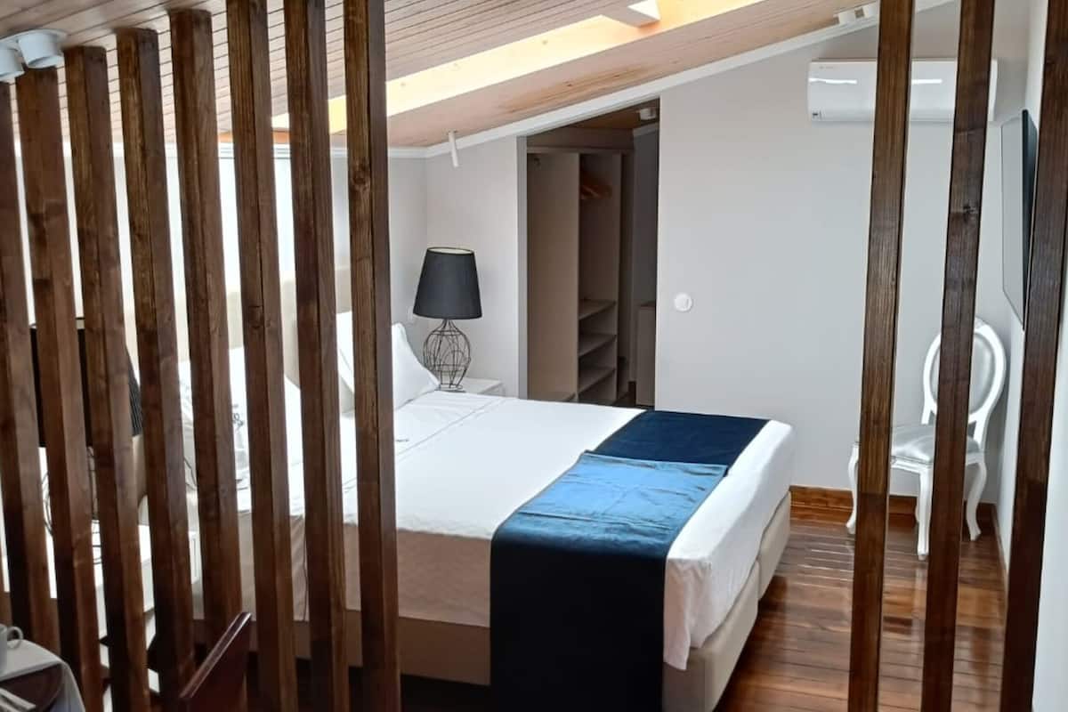 Deluxe-Apartment | Verdunkelungsvorhänge, kostenloses WLAN, individuell dekoriert