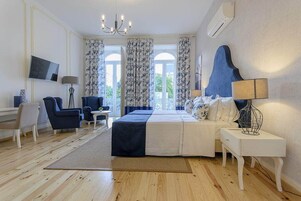 Deluxe Suite (Bleu) | Individually decorated, individually furnished, blackout drapes