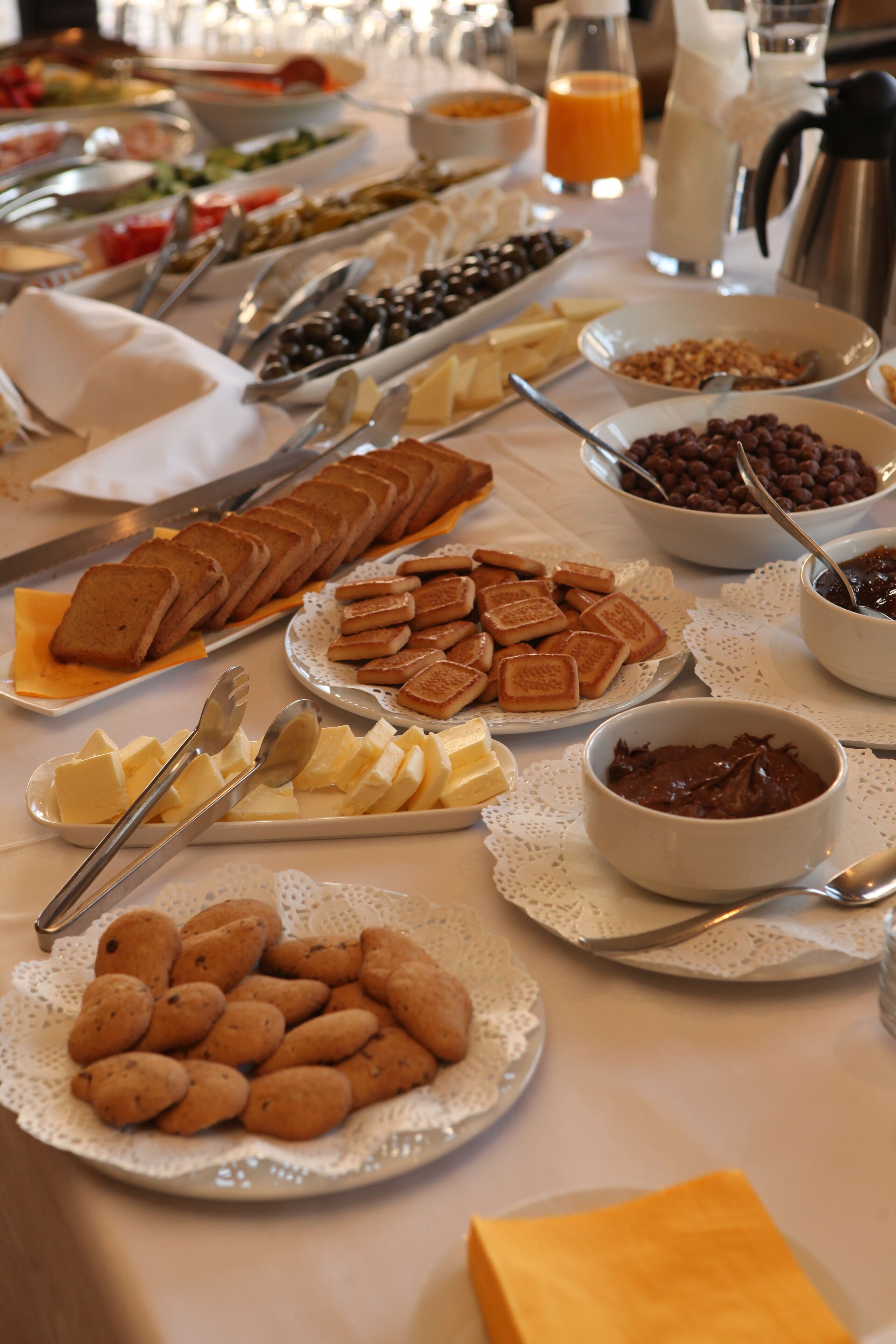 daily full breakfast (eur 6 per person)