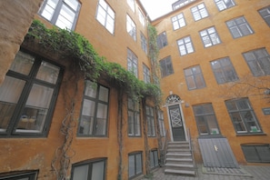 2 bedrooms, individually decorated, individually furnished
