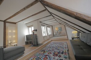 Apartamento | Zona de estar | Una televisión de pantalla plana