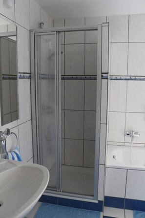 Comfort Double or Twin Room, Private Bathroom | Bathroom