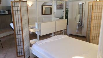 Dusche, Haartrockner, Bidet, HandtĂŒcher