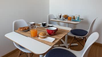 Free daily self-serve breakfast