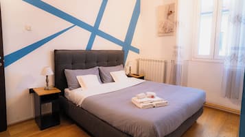 Business Room | Premium bedding, memory foam beds, desk, soundproofing