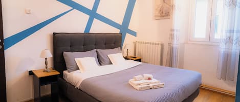 Business Room | Premium bedding, memory-foam beds, desk, soundproofing