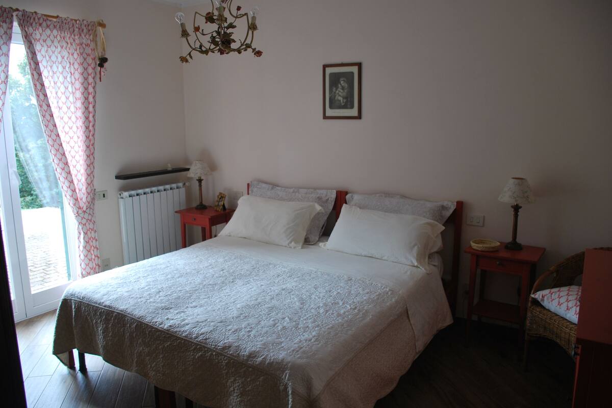 Habitación con 1 cama matrimonial o 2 individuales, baño privado (External) | Decoración personalizada, muebles diferentes y wifi gratis