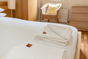 Iron/ironing board, free WiFi, bed sheets - Silver Lining - Grassmarket Apartments (Edinburgh)