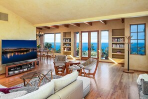 TV, fireplace, DVD player, books - 3794 Forever Views II - Expansive Ocean Views (Carmel)