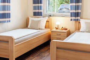 2 bedrooms, travel cot, free WiFi - Apartment "Bounty" with fireplace, large terrace with beach chair and garden (Rerik)