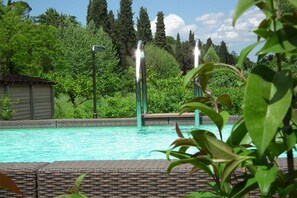 Outdoor pool - L'Isolo Bed and Breakfast (Monzambano)