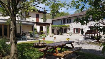 Mặt tiền nơi lưu trú