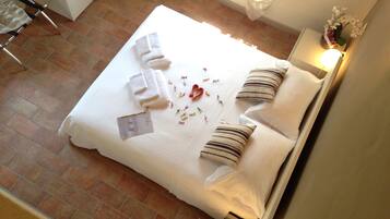 Nhà Duplex dành cho gia đình | Trang trí khác biệt, trang bị nội thất với thiết kế riêng biệt