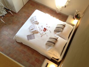 Family Duplex | Individually decorated, individually furnished, free WiFi, bed sheets - L'Isolo Bed and Breakfast (Monzambano)