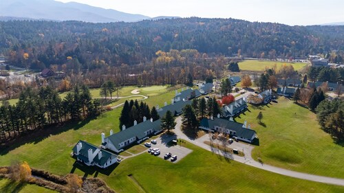 Cozy Stowe Condo w/ Pools, Hot Tub - Close to town