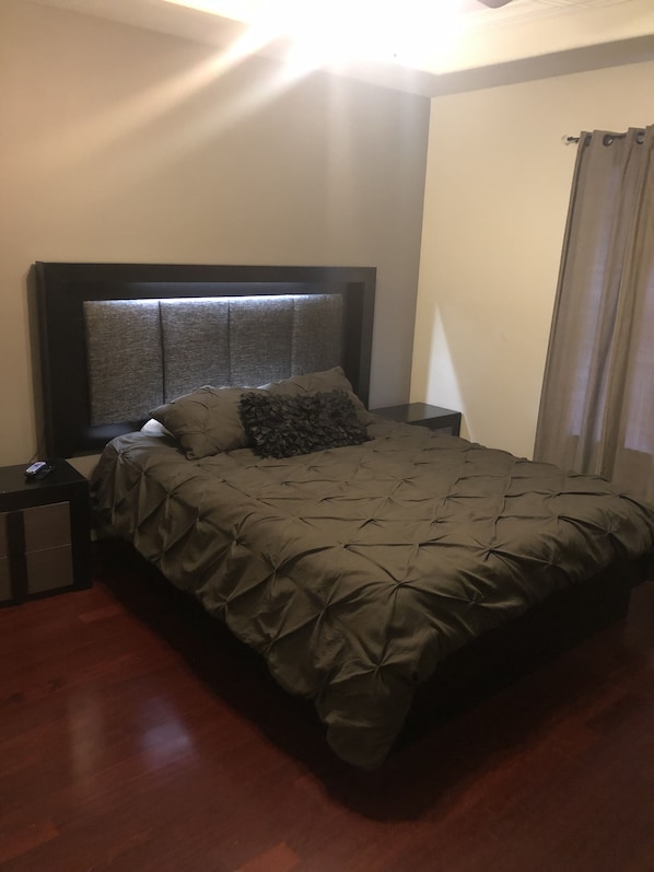 1 habitación, tabla de planchar con plancha y wifi gratis