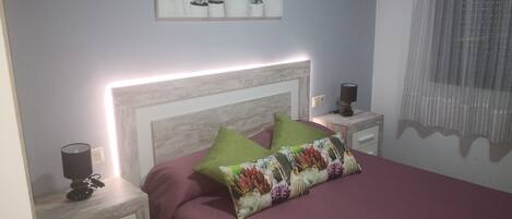 2 slaapkamers, een strijkplank/strijkijzer, reisbedje, wifi