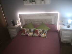 2 slaapkamers, een strijkplank/strijkijzer, reisbedje, wifi