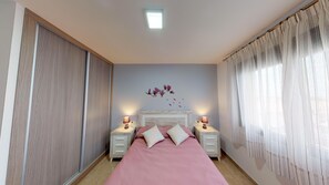2 bedrooms, iron/ironing board, travel cot, WiFi