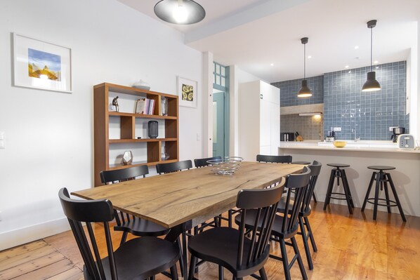 Superior Apartment, 3 Bedrooms | In-room dining