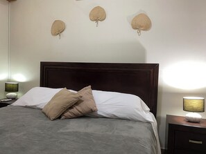 1 bedroom, iron/ironing board, free WiFi, bed sheets - Luxury Poolside Apartment. Your Serene Getaway Awaits! (El Pajonal)