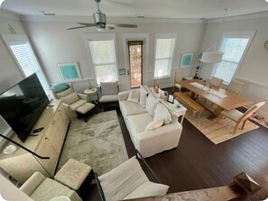 Smart-TV, DVD-Player, Bücher, Videothek