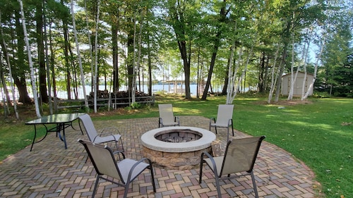 Sunset Cove on the beautiful Catfish Lake in Eagle River is waiting for you! 